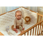 Imagen de niño con Caja regalo Safari Friends de Little Dutch
