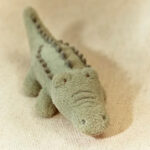 Imagen de cerca de Peluche cocodrilo Safari Friends de Little Dutch