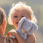 Imagen de cerca de Peluche elefante 17 cm Safari Friends de Little Dutch