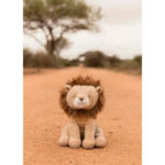 Imagen de lejos de Peluche león 17 cm Safari Friends de Little Dutch